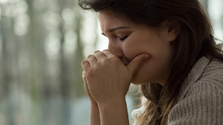 頭痛患者如何按摩可以有效緩解 這樣給頭部做按摩立即止痛-易網健康養生網 頭痛患者如何按摩可以有效緩解 這樣給頭部做按摩立即止痛